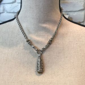 Beautiful two tone necklace!